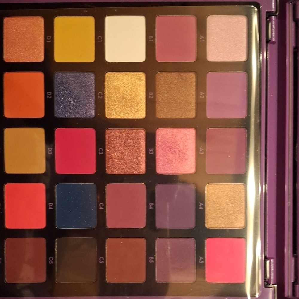 ABH Norvina Collection Eyeshadow Palette - Purple and Gold - Picture 3 of 4